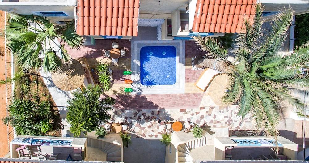 Galazio Apts And Suites By Estia. Аналипси Екстериор снимка